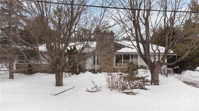 999 Laporte Street, House detached with 5 bedrooms, 2 bathrooms and 4 parking in Ottawa ON | Image 2