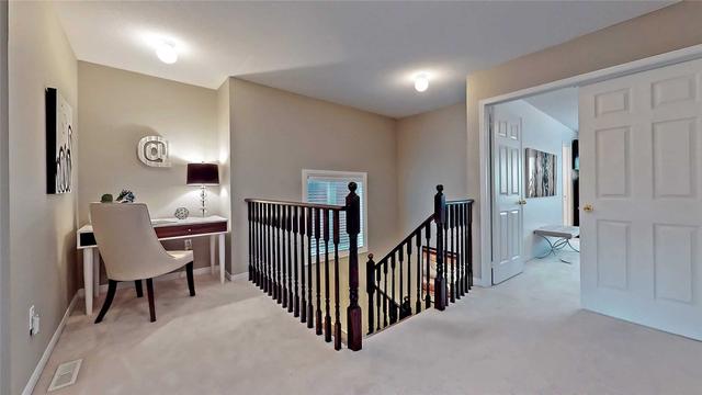 19 Westcliffe Cres, House attached with 3 bedrooms, 3 bathrooms and 2 parking in Richmond Hill ON | Image 11