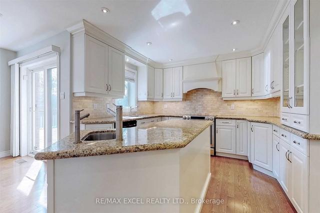 26 Ryan Cres, House detached with 5 bedrooms, 5 bathrooms and 10 parking in Markham ON | Image 6