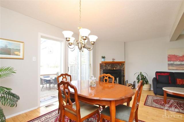 15 Saxton Crescent, Townhouse with 3 bedrooms, 2 bathrooms and 2 parking in Ottawa ON | Image 11
