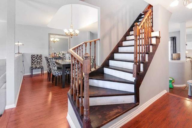 112 Dollery Crt, House semidetached with 3 bedrooms, 4 bathrooms and 4 parking in Toronto ON | Image 5
