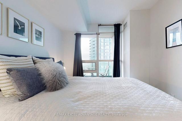 1608 - 215 Fort York Blvd, Condo with 1 bedrooms, 1 bathrooms and 1 parking in Toronto ON | Image 10