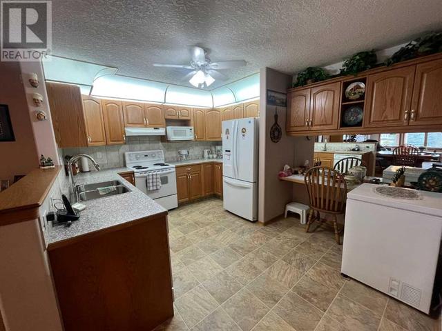 107, - 100 2 Avenue S, Condo with 2 bedrooms, 2 bathrooms and 1 parking in Lethbridge AB | Image 3