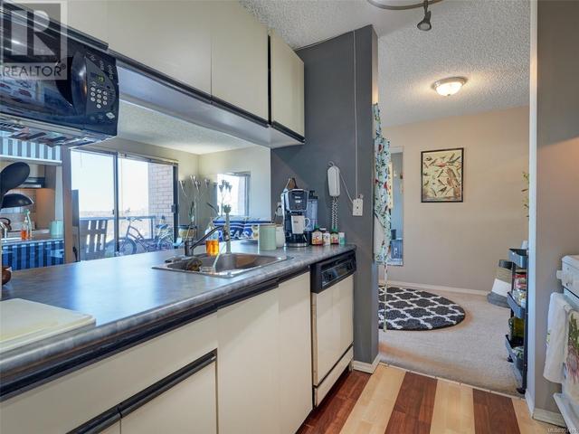 1006 - 1630 Quadra St, Condo with 1 bedrooms, 1 bathrooms and null parking in Victoria BC | Image 3