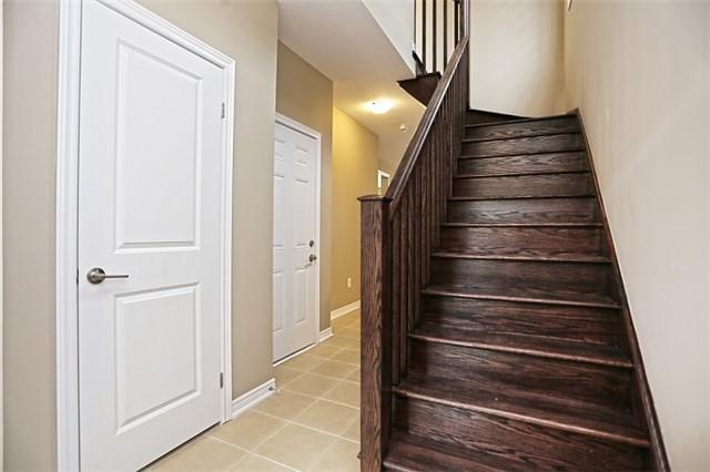 387 Wheat Boom Dr, House attached with 3 bedrooms, 3 bathrooms and 1 parking in Oakville ON | Image 2