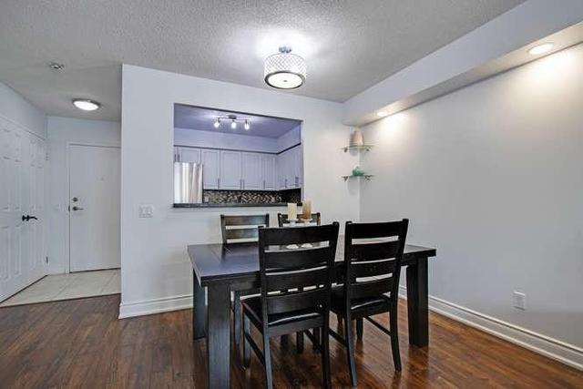 1008 - 91 Townsgate Dr, Condo with 2 bedrooms, 2 bathrooms and 1 parking in Vaughan ON | Image 3