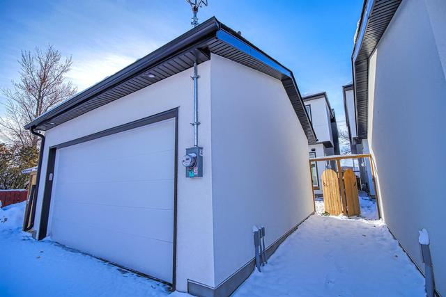 704 37 Street Sw, House detached with 4 bedrooms, 3 bathrooms and 2 parking in Calgary AB | Image 13