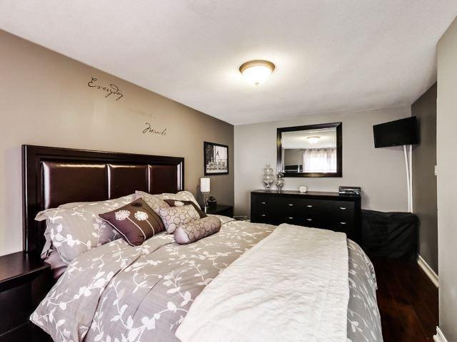 81 Darras Crt, Townhouse with 3 bedrooms, 2 bathrooms and 2 parking in Brampton ON | Image 14