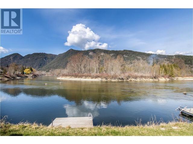 1413 Silver Sands Road, House detached with 3 bedrooms, 2 bathrooms and 1 parking in Sicamous BC | Image 3