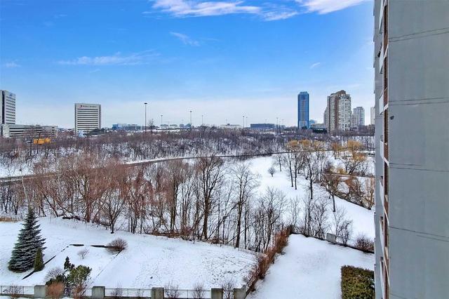 919 - 10 Edgecliff Gfwy, Condo with 3 bedrooms, 2 bathrooms and 1 parking in Toronto ON | Image 33