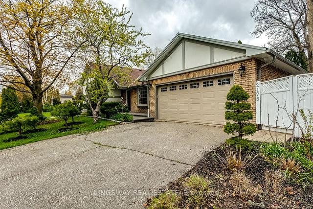 2175 Rebecca St, House detached with 3 bedrooms, 2 bathrooms and 6 parking in Oakville ON | Image 1