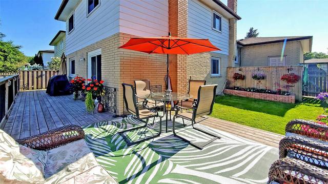 19 Donnacona Cres, House detached with 4 bedrooms, 2 bathrooms and 3 parking in Toronto ON | Image 32