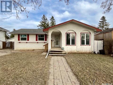 105 Mccarthy Boulevard N, House detached with 3 bedrooms, 3 bathrooms and null parking in Regina SK | Card Image