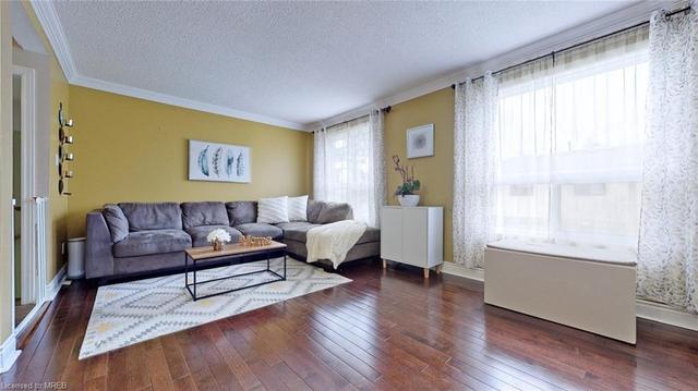 87 Baronwood Court, House attached with 3 bedrooms, 1 bathrooms and 3 parking in Brampton ON | Image 4