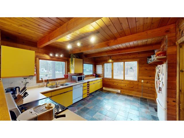861 New Lake Road, House detached with 3 bedrooms, 3 bathrooms and null parking in East Kootenay C BC | Image 20