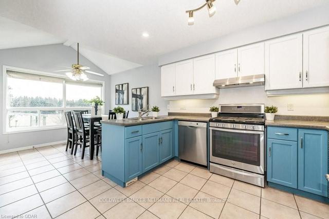 71 Waxwing Cres, House detached with 3 bedrooms, 3 bathrooms and 3 parking in Guelph ON | Image 36