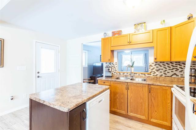 19 Clearview Dr, House detached with 3 bedrooms, 1 bathrooms and 15 parking in Kawartha Lakes ON | Image 3
