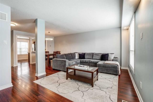 50 Morley Cres, Townhouse with 3 bedrooms, 2 bathrooms and 2 parking in Brampton ON | Image 11