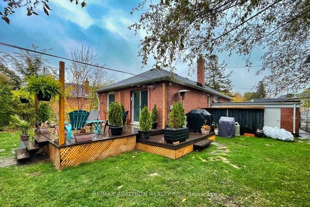 upper - 28 Irvington Cres, House detached with 3 bedrooms, 1 bathrooms and 2 parking in Toronto ON | Image 30
