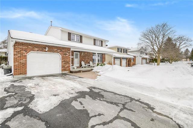 34 Fieldgate Drive, House detached with 3 bedrooms, 3 bathrooms and 3 parking in Ottawa ON | Image 2
