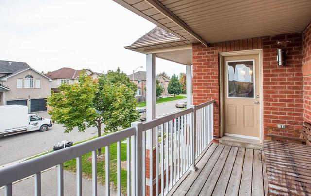 22 Fallstar Cres, House detached with 3 bedrooms, 3 bathrooms and 4 parking in Brampton ON | Image 4