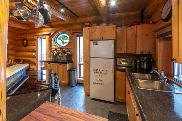 228 Wapiti Creek Road, House detached with 9 bedrooms, 4 bathrooms and 1 parking in Kootenay Boundary E BC | Image 41