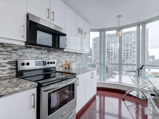 703 - 23 Lorraine Dr, Condo with 3 bedrooms, 2 bathrooms and 1 parking in Toronto ON | Image 8