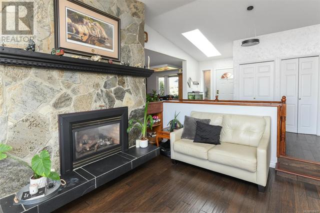 1899 10th St E, House detached with 4 bedrooms, 3 bathrooms and 6 parking in Courtenay BC | Image 7