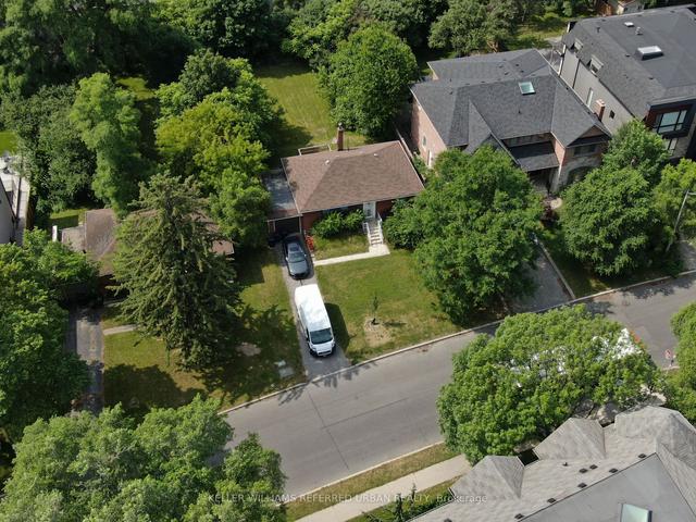 134 Upper Canada Dr, House detached with 2 bedrooms, 1 bathrooms and 4 parking in Toronto ON | Image 7
