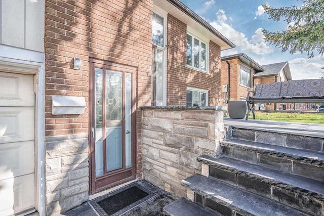 37 Linkdale Rd S, House detached with 3 bedrooms, 3 bathrooms and 6 parking in Brampton ON | Image 17
