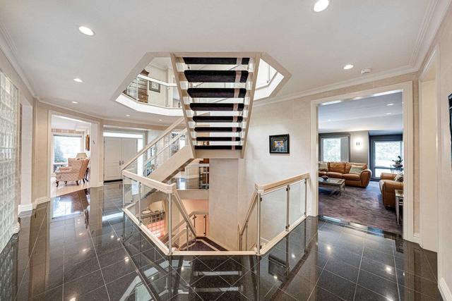 81 Thornridge Dr, House detached with 5 bedrooms, 8 bathrooms and 13 parking in Vaughan ON | Image 5