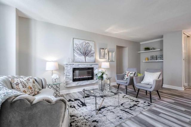 1004 - 10 Edgecliff Gfwy, Condo with 3 bedrooms, 2 bathrooms and 1 parking in Toronto ON | Image 4