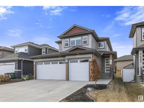9624 106 Av, House detached with 4 bedrooms, 3 bathrooms and null parking in Morinville AB | Card Image
