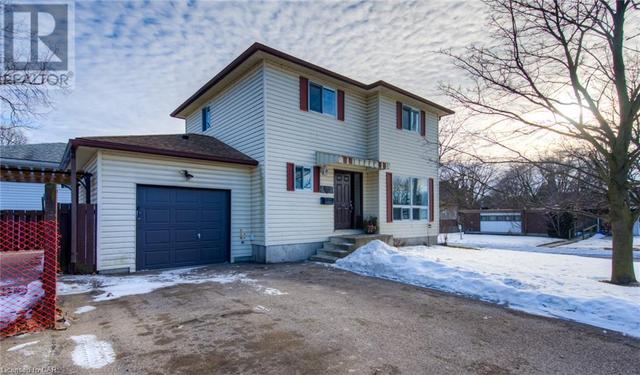 371 Lawrence Street, House detached with 3 bedrooms, 2 bathrooms and 6 parking in Cambridge ON | Image 1