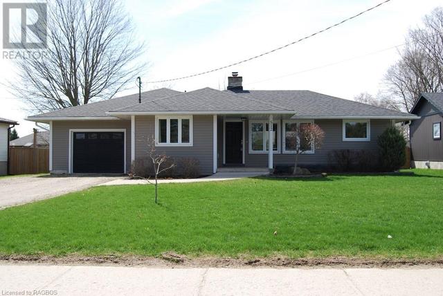 512 Main Street E, House detached with 2 bedrooms, 1 bathrooms and 3 parking in Minto ON | Card Image