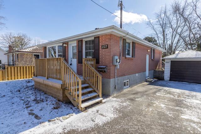 227 Lee St, House detached with 3 bedrooms, 2 bathrooms and 4 parking in Peterborough ON | Image 36