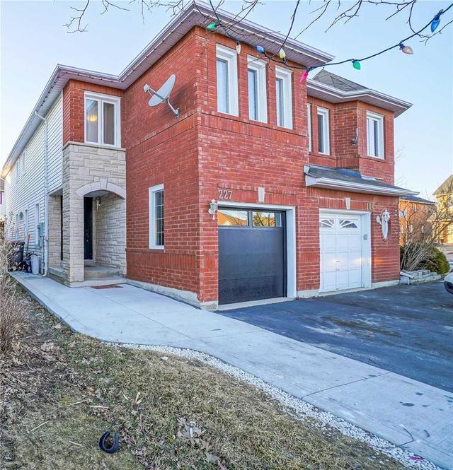 227 Pressed Brick Dr, House semidetached with 3 bedrooms, 4 bathrooms and 5 parking in Brampton ON | Image 12