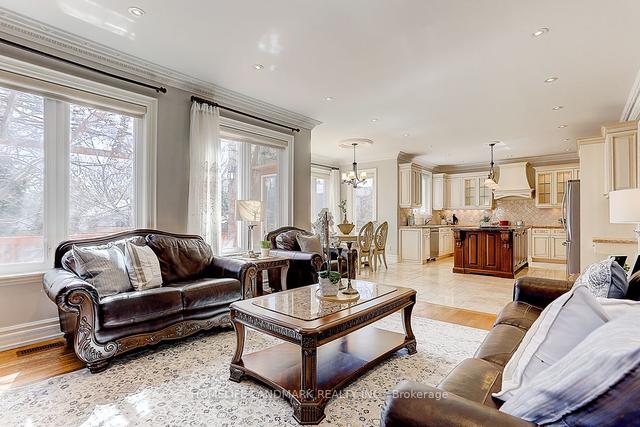 319 Princess Ave, House detached with 5 bedrooms, 7 bathrooms and 6 parking in Toronto ON | Image 13