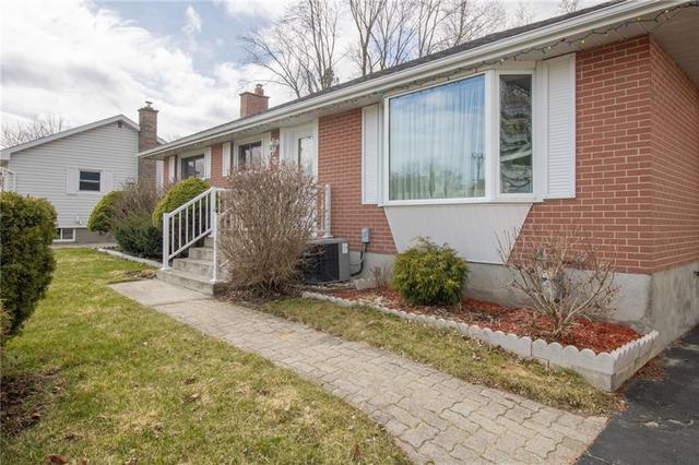 32 Sevenoaks Avenue, House detached with 3 bedrooms, 2 bathrooms and 4 parking in Brockville ON | Image 4