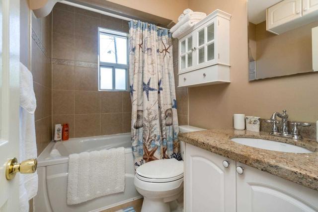 8 Rosewood Ave, House detached with 2 bedrooms, 2 bathrooms and 5 parking in Toronto ON | Image 3