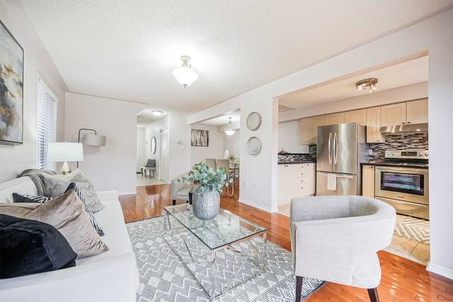 618 Amaretto Ave, House semidetached with 3 bedrooms, 4 bathrooms and 3 parking in Pickering ON | Image 4