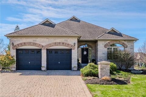 205 Deer Ridge Drive, House detached with 4 bedrooms, 3 bathrooms and 4 parking in Kitchener ON | Card Image