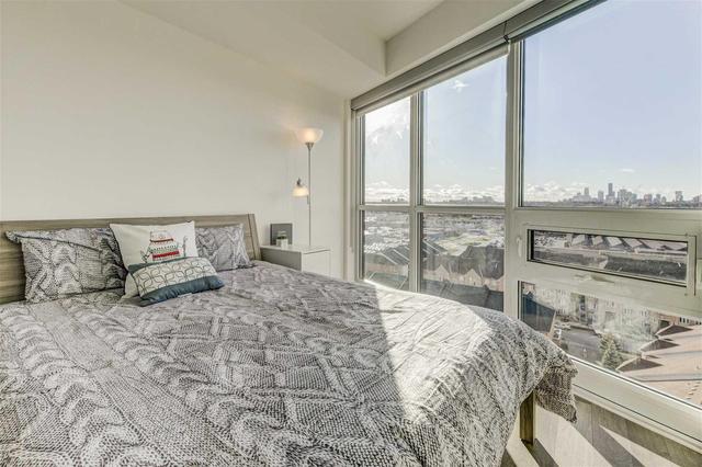 Lph 19 - 35 Brian Peck Cres, Condo with 2 bedrooms, 2 bathrooms and 1 parking in Toronto ON | Image 16