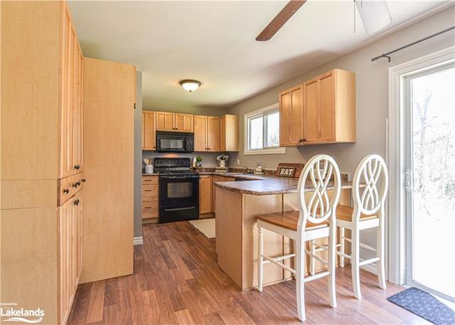 155 Hill St, House detached with 2 bedrooms, 1 bathrooms and 5 parking in Gravenhurst ON | Image 23