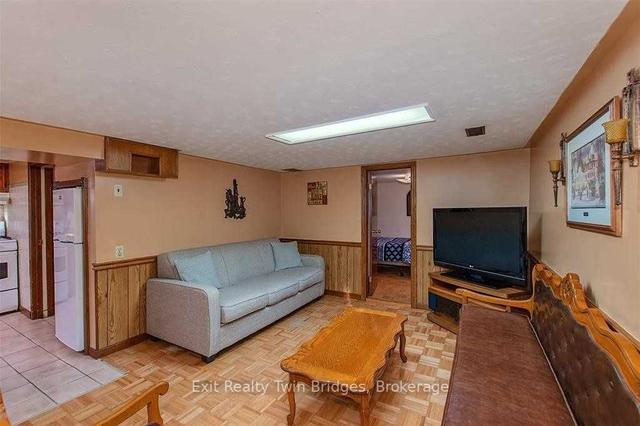 177 Gordon St, House detached with 2 bedrooms, 2 bathrooms and 4 parking in Sarnia ON | Image 17
