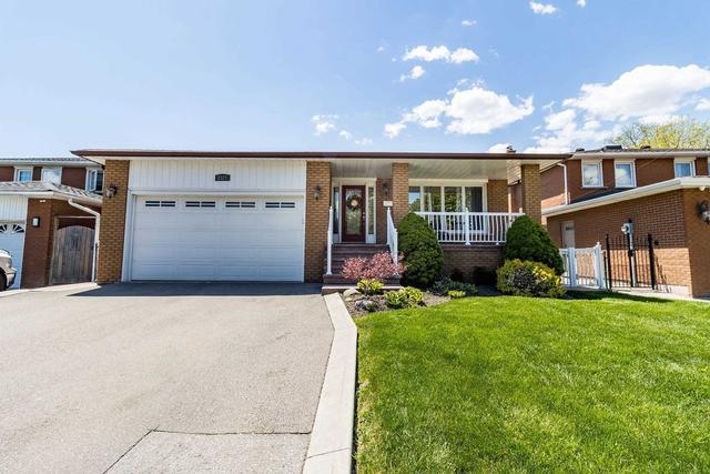 2327 Harcourt Cres, House detached with 4 bedrooms, 3 bathrooms and 4 parking in Mississauga ON | Image 1