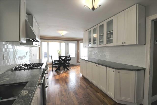 7 Eleventh St, House detached with 4 bedrooms, 2 bathrooms and 3 parking in Toronto ON | Image 4