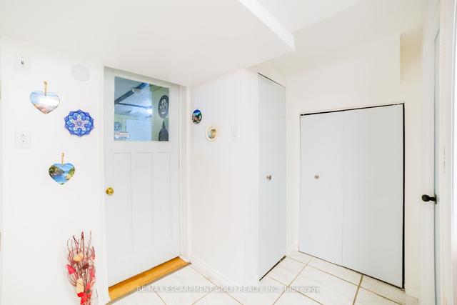 120 Gainsborough Rd W, House attached with 3 bedrooms, 2 bathrooms and 4 parking in Hamilton ON | Image 19