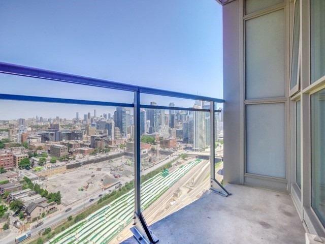 3001 - 21 Iceboat Terr, Condo with 1 bedrooms, 1 bathrooms and 0 parking in Toronto ON | Image 3