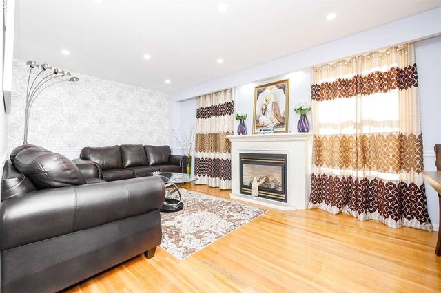 21 Danesbury Cres, House semidetached with 4 bedrooms, 3 bathrooms and 6 parking in Brampton ON | Image 34